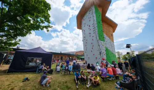 Artikelbild zu Artikel Jugendcup Speed 2025 am heimischen Kletterturm