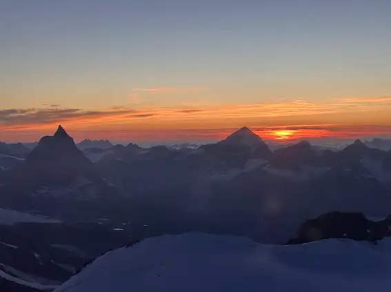 Der Blick auf das abendliche Matterhorn